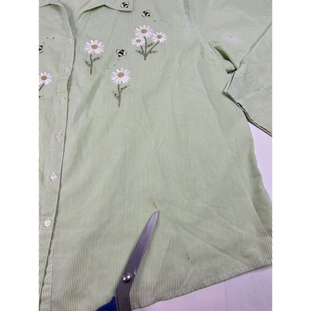 Tia Designs Shirt Green Gingham Womens 2X Bee Floral Embroiderd CottageCore‎ - Picture 3 of 16